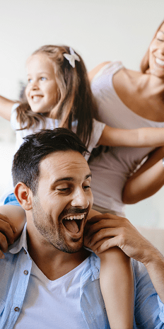 Famille heureuse dans son logement