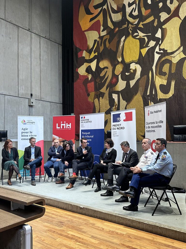 Échanges pendant la convention de partenariat sécurité et tranquillité des habitants