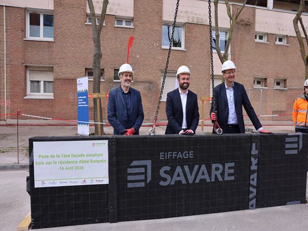 Glacis résidence Bonpain : 1ère pose de la façade ossature bois