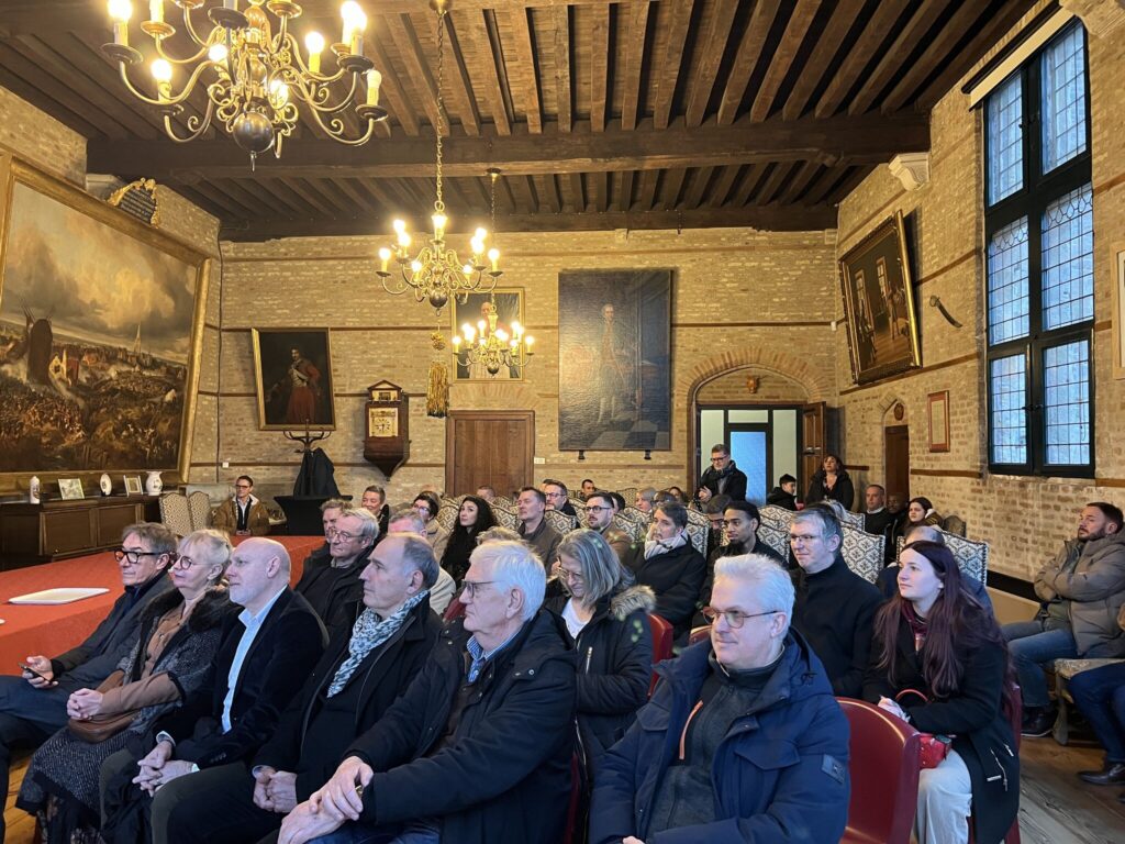 Un groupe de personne durant l'inauguration des logements à Hondschoote