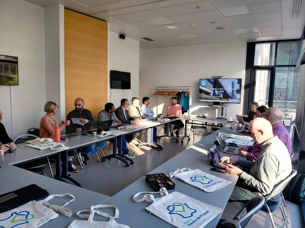 groupe de personne participant a une réunion sur le projet ACCU