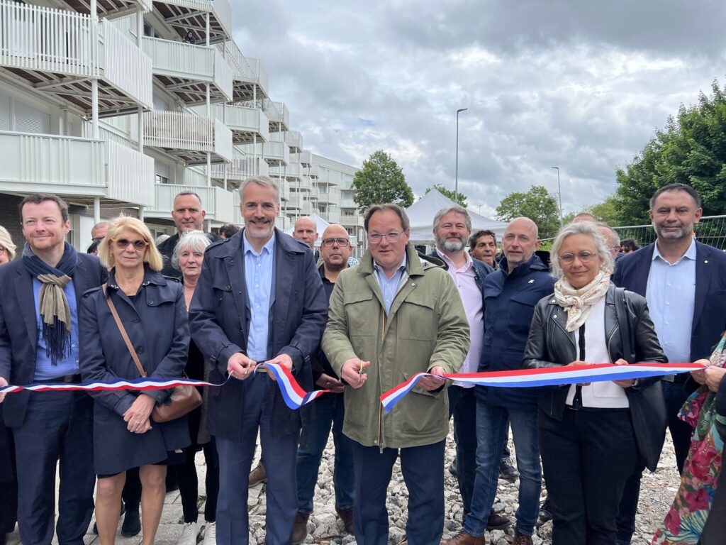 inauguration de la réhabilitation du bâtiment flandres - coupure de ruban